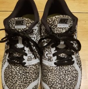 Women Nike Running Shoes Black and Blue 5.0 Size 8